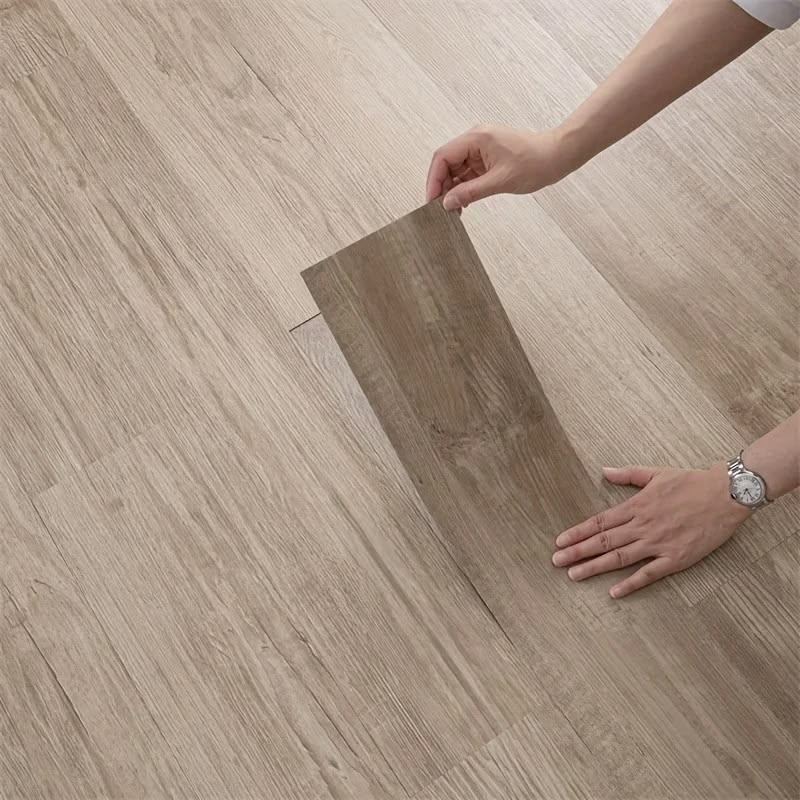 Instalação de piso vinílico autocolante sem obra, acabamento Lumine em Londrina